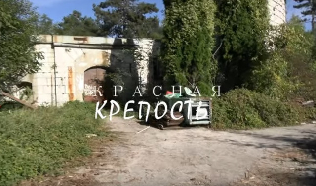 Красная крепость - загадочные "бойницы" снова