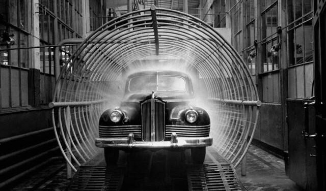 Испытание нового автомобиля ЗИС-110, 1947 год.