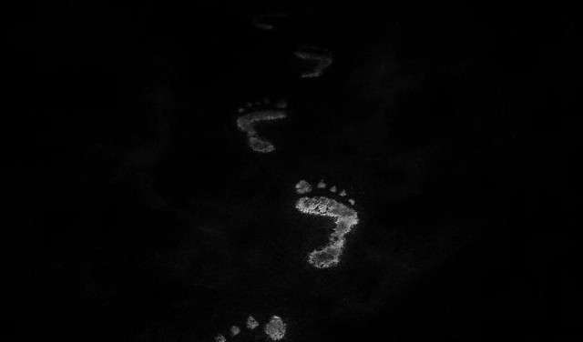 Путь, что приводит к свету, начинается в темноте...