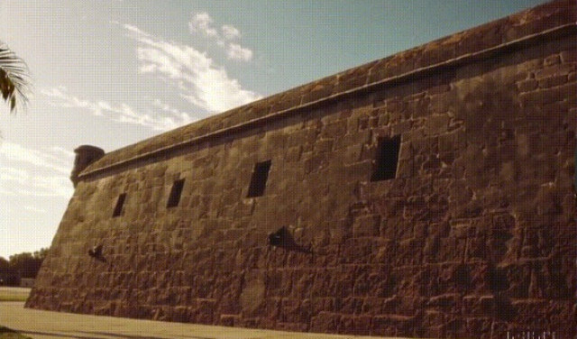 Они говорят, что для "пострелять" нужны мегалитические сооружения идеально правильной фрактальной формы...